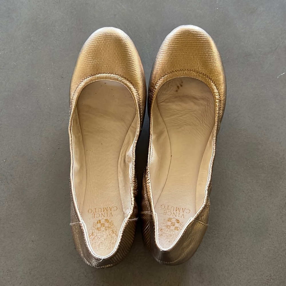 Vince Camuto ballet flats. Bronze metallic. Sz 10. lizard embossed leather.